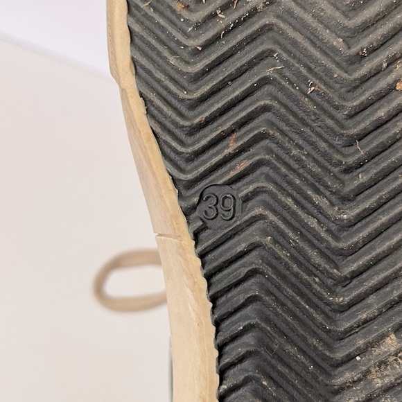 L’idea by Lori Distressed Star Leather Sneakers Size 39 (8). - Picture 10 of 10